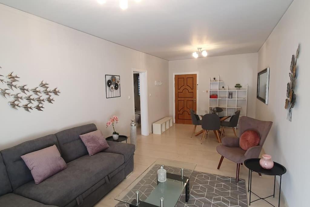 Seaside Beauty 5 Min Vouliagmeni Apartment Athen